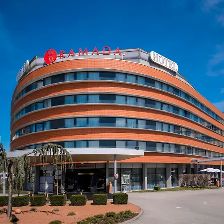 Ramada By Wyndham Graz Otel