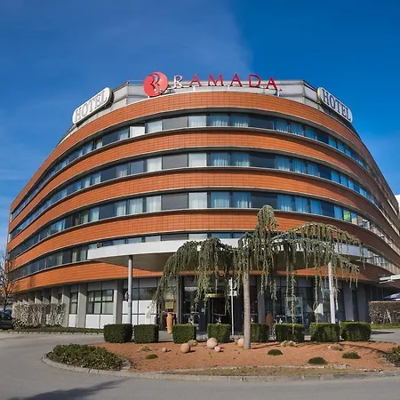 Ramada By Wyndham Graz Otel